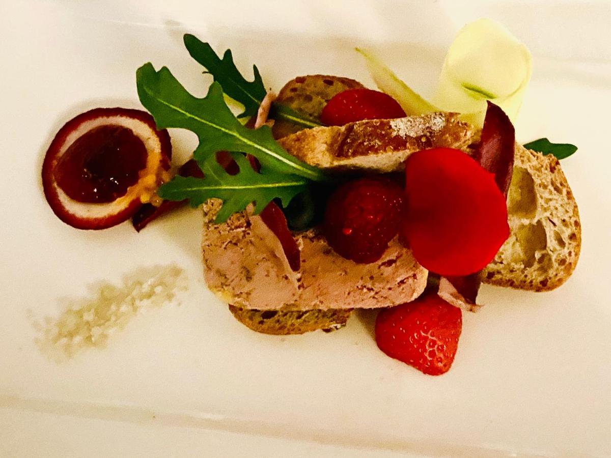 Le Cheval Blanc Hotel Jargeau Eksteriør billede