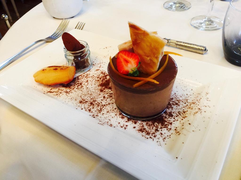 Le Cheval Blanc Hotel Jargeau Eksteriør billede